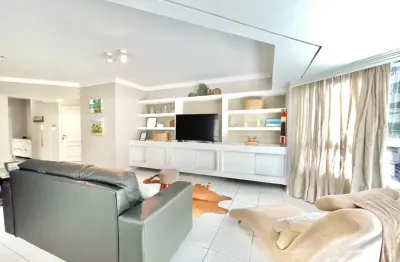 Apartamento vista e quadra mar na praia mais desejada em balneario camboriu