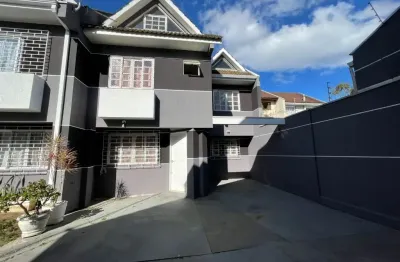 Excelente sobrado em condomínio ideal para sua família localizado no bairro vista alegre divisa com mercês