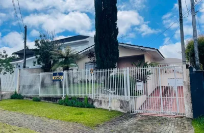 Oportunidade única! casa térrea com quintal espetacular no coração do ahú - curitiba!