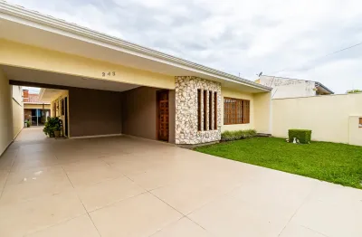 Casa Térrea Espaçosa e Semi-Mobiliada com 4 Quartos e Espaço Gourmet no Capão do Imbuia.