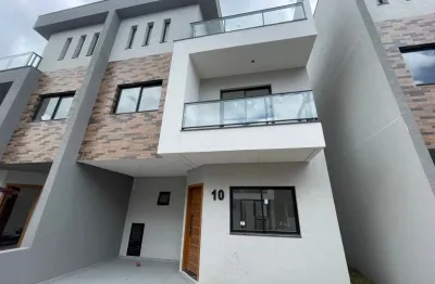 Excelente sobrado em condomínio fechado no bairro Pilarzinho, região tranquila e bem localizada