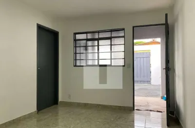 Casa com 2 quartos para alugar na Rua Felício Tavella, 132, Sousas, Campinas