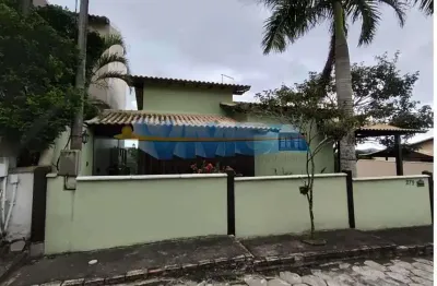 Casa em condomínio fechado com 3 quartos à venda na estrada deodoro de azevedo, ogiva, cabo frio, 158 m2 por r$ 650.000