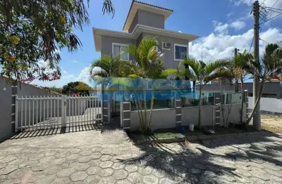 Casa em condomínio fechado com 4 quartos à venda na estrada deodoro de azevedo, ogiva, cabo frio, 70 m2 por r$ 890.000