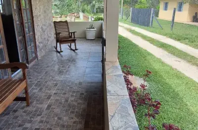 Chácara 8 km da igreja do Roseira, casa de alvenaria em condomínio