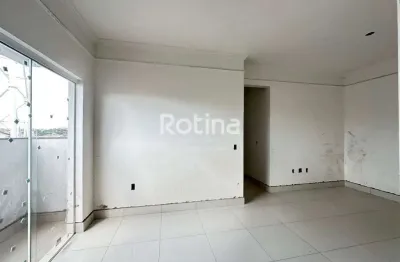Apto no santa mônica, acabamento de primeira, elevador, 2quartos(suíte) ótima localização.