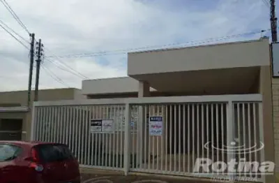 Casa à venda, 3 quartos, nossa senhora aparecida - uberlândia/mg - rotina imobiliária