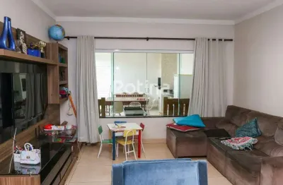 Casa com 3 quartos à venda na Avenida Alexi Abrahão, --, Nova Uberlândia, Uberlândia