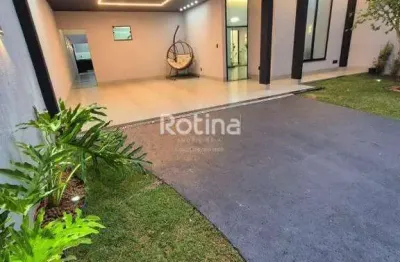 Casa com 3 quartos à venda na Rua Charqueada, --, Granada, Uberlândia