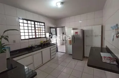 Casa à venda, 3 quartos, nossa senhora aparecida - uberlândia/mg - rotina imobiliária