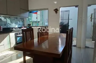 Casa sobrado com 3 quartos sendo 2 suítes e 1 banheiro social à venda, 190,71m² por r$ 480.000