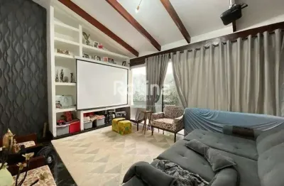 Casa com 3 quartos à venda na Rua Marcos Alves Barbosa, --, Santa Luzia, Uberlândia