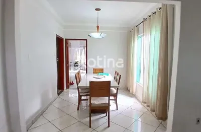 Casa à venda, 4 quartos, segismundo pereira - uberlândia/mg - rotina imobiliária