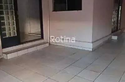 Casa à venda, 3 quartos, pacaembu - uberlândia/mg - rotina imobiliária