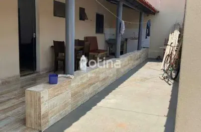 Casa com 4 quartos à venda na Rua Armando Tucci, --, Santa Mônica, Uberlândia