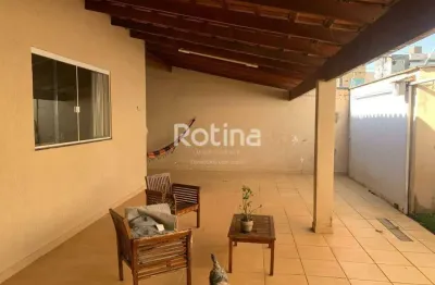 Casa à venda, 3 quartos, santa mônica - uberlândia/mg - rotina imobiliária