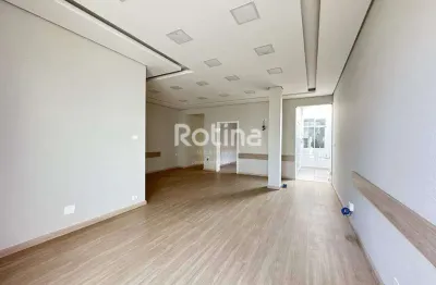 Imóvel comercial em ótima localização central, 6 salas,2 suítes, 6 banheiros. 2vagas.