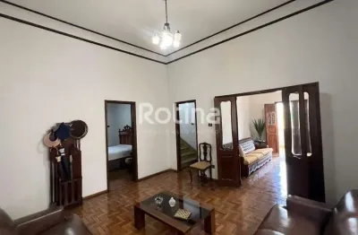 Casa Comercial à venda, 4 quartos, Centro - Uberlândia/MG - Rotina Imobiliária