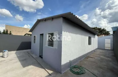 Casa à venda na Rua Augusto Alexandrino Souza, --, Tocantins, Uberlândia