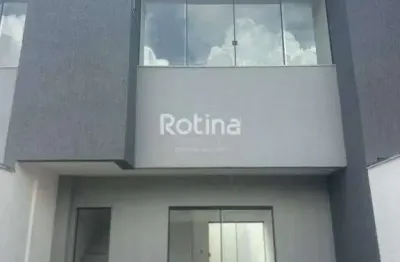 Casa com 2 suítes ao lado da praça do jacaré no bairro novo mundo / vida nova