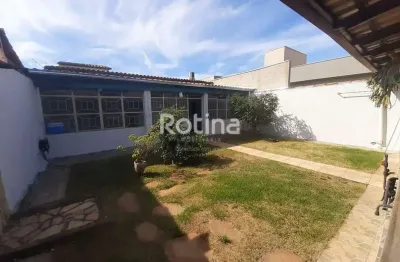 Casa com 3 quartos à venda na Rua Piralite, --, Dona Zulmira, Uberlândia