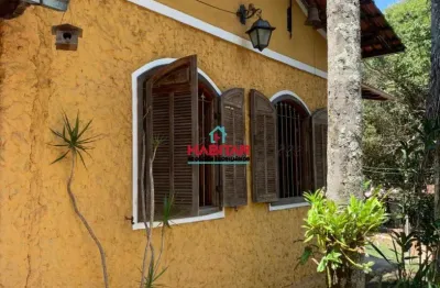 Sítio em itatiaiuçu com 30.000 nm².  linda casa com 04 quartos, 01 suíte, 02 banheiros.