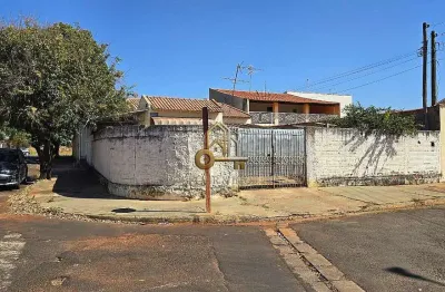 Casa com 2 quartos à venda na Avenida João Martins Nogueira, Jardim Brasília, Araraquara