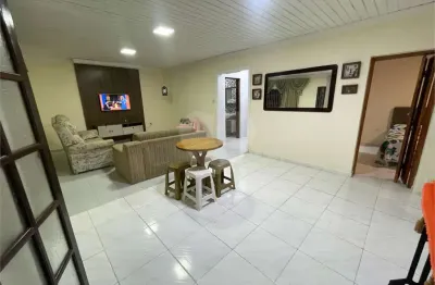 Casa à venda com 3 quartos, sendo 2 suítes,  em jardim caraminguava, peruíbe - sp
