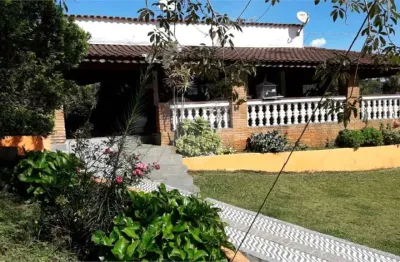 Chácara à venda com 8 quartos, sendo 3 suítes,  no centro, toledo - mg