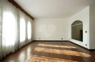 Casa à venda com 4 quartos, sendo 3 suítes,  em vila rosália, guarulhos - sp