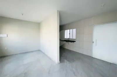 Casa à venda com 2 quartos em parque piratininga, itaquaquecetuba - sp