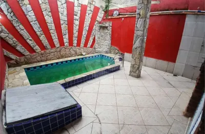 Casa à venda com 3 quartos, sendo 1 suíte,  em caiçara, praia grande - sp