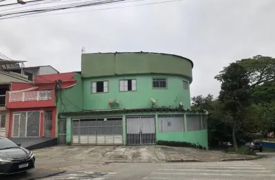Vende prédio comercial com apartamentos na sobreloja.