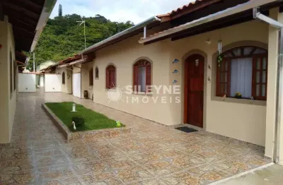 Casa com 2 quartos para alugar no Martim de Sá, Caraguatatuba 