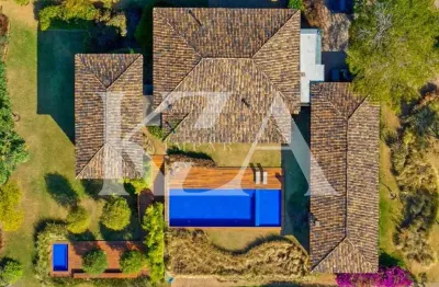 Exclusividade e tradição: casa de fazenda na praia da grama