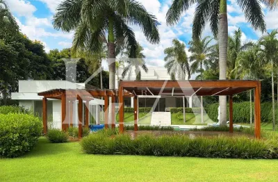 Arquitetura imponente com lazer exclusivo na fazenda da grama