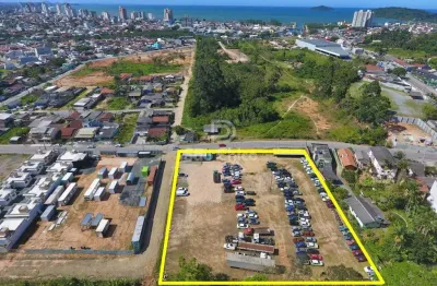 Área Residencial/Comercial em Piçarras 1,5 km da praia de Penha!