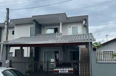 Casa com 2 quartos para alugar na Rua Matos Costa, Centro, São Francisco do Sul