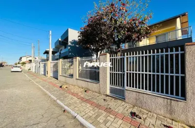 Linda casa quadra mar no centro de navegantes – locação anual