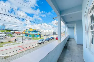 Imóvel comercial com duas frentes e terreno amplo no centro de navegantes