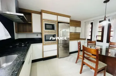 Casa com 3 dormitórios para locação anual no centro de navegantes/sc