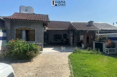 Casa individual canto do forte, 2 dormitorios 1 suite, 4 vagas/auto