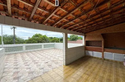 Casa isolada a venda na mirim - 3 dormitórios, sendo 2 suítes.