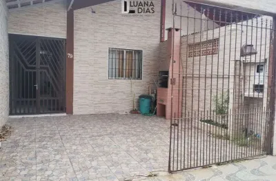 Casa geminada a venda na mirim - 2 dormitórios e churrasqueira a carvão.