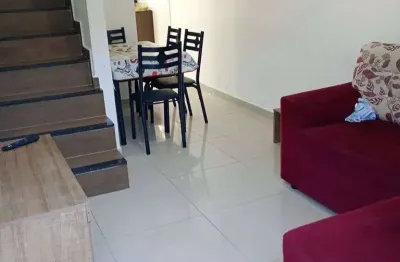 Sobrado de condominio, caiçara - 2 dorm - 200 metros da praia - r$290 mil