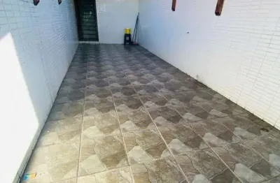 Casa sobre posta, tude bastos - 3 dorm - 1,7 km da praia - r$450 mil