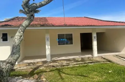 Casa com 03 dormitórios em amplo terreno e excelente localização