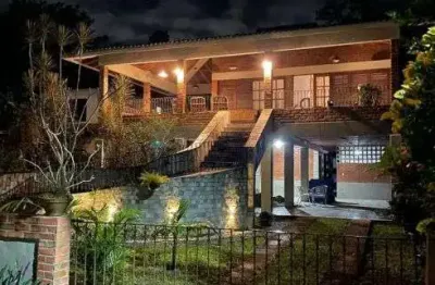 Jean charles / aldeia: 2 quartos, 1 suite, 1 wc social, varanda gourmet, sala grande, 240 m²