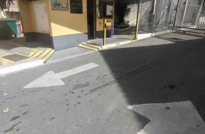 Casa em condomínio próx shopping bonsucesso-r$ 1.300,00 aceita deposito