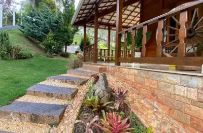 Lindo sítio com acabamento impecavel e uma bela vista com lago